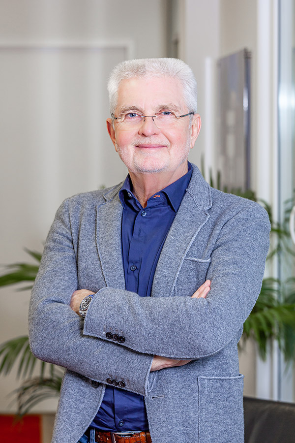 https://www.wisa-bau.de/wp-content/uploads/2020/01/Werner-Schmitz-Geschäftsfuehrer.jpg